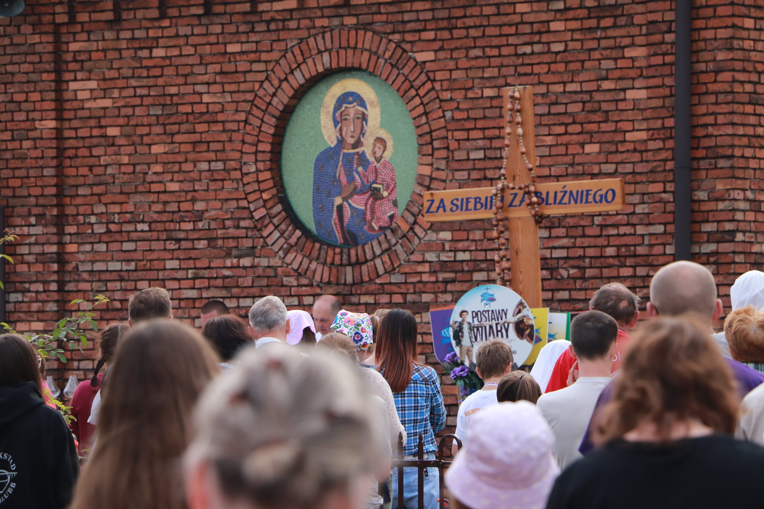 Z ufnością i w pokorze zmierzamy do Ciebie